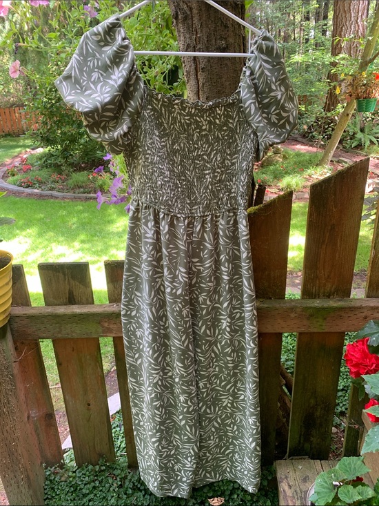 Inspired Hearts Other - Inspired Hearts Olive & White Puff-Sleeve Floral Jumpsuit